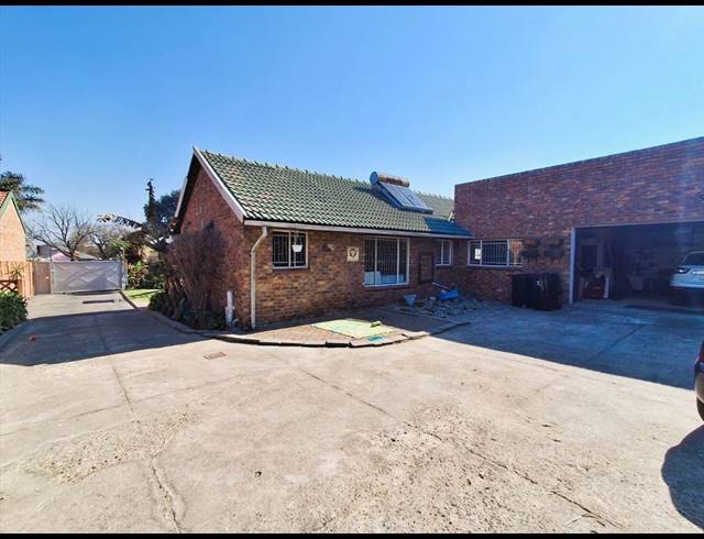 3 BEDROOM FREEHOLD FOR SALE IN KEMPTON PARK EXT 2